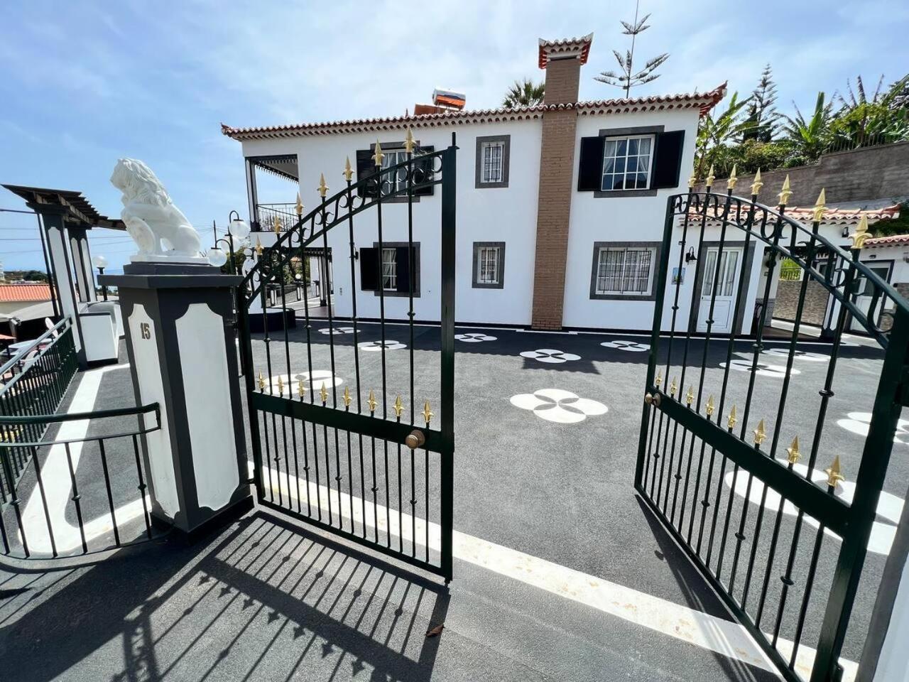 Comfortable 2-Bedroom Apartment For Relaxing Stays Funchal  Exteriör bild