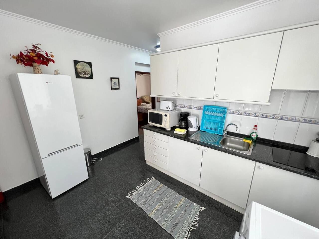 Comfortable 2-Bedroom Apartment For Relaxing Stays Funchal  Exteriör bild