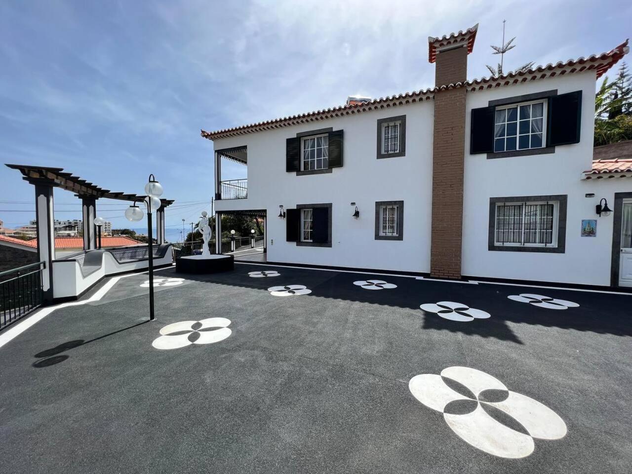Comfortable 2-Bedroom Apartment For Relaxing Stays Funchal  Exteriör bild