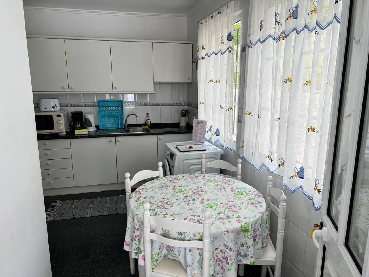 Comfortable 2-Bedroom Apartment For Relaxing Stays Funchal  Exteriör bild