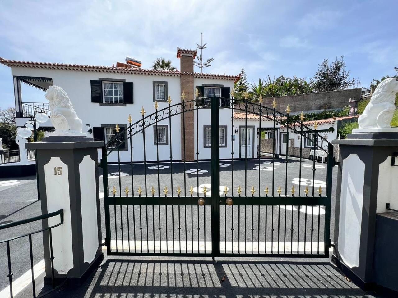 Comfortable 2-Bedroom Apartment For Relaxing Stays Funchal  Exteriör bild