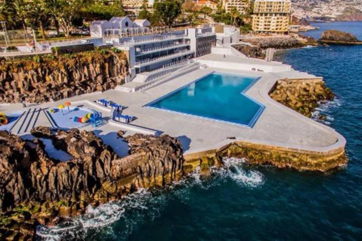 Comfortable 2-Bedroom Apartment For Relaxing Stays Funchal  Exteriör bild