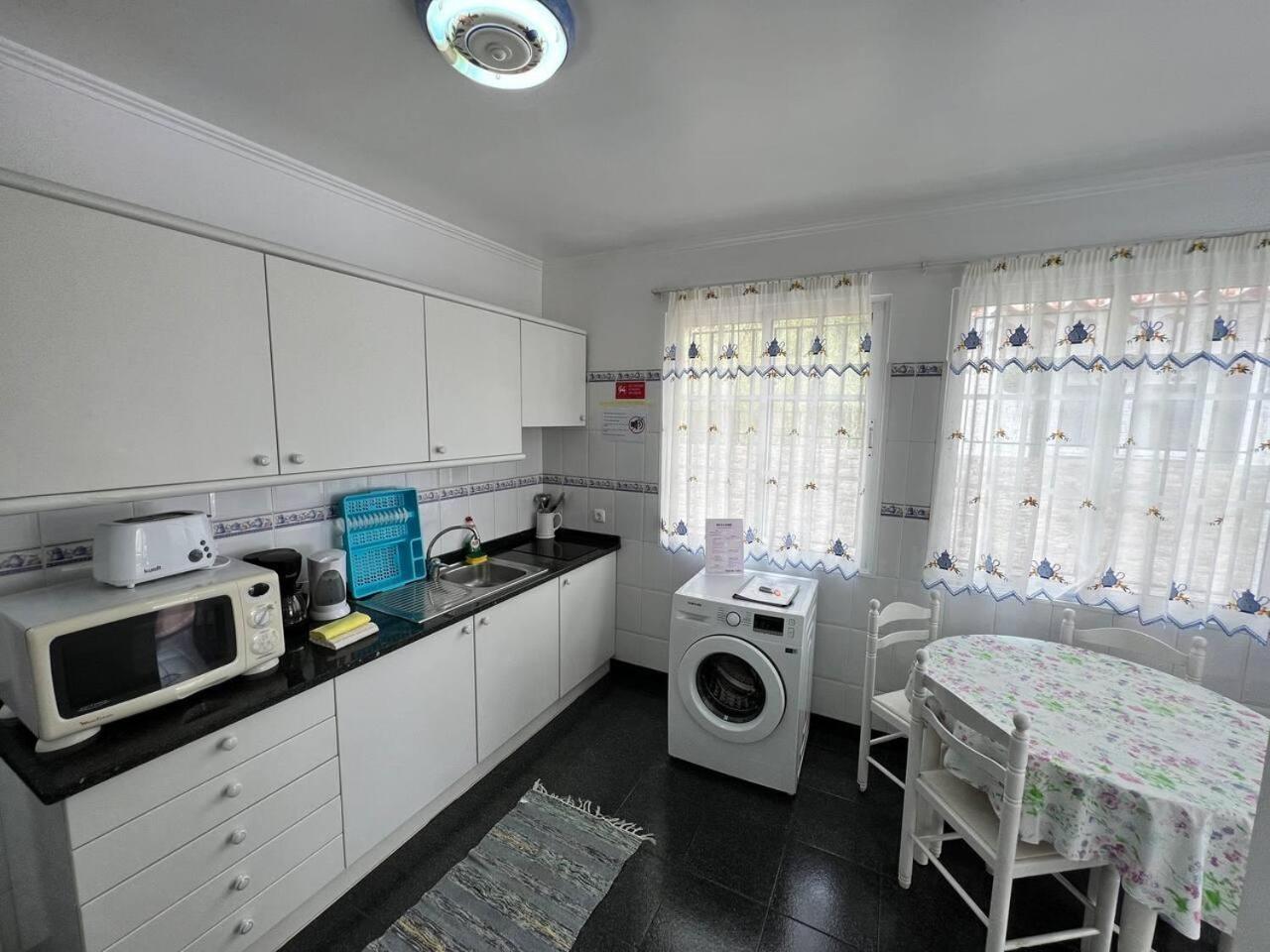 Comfortable 2-Bedroom Apartment For Relaxing Stays Funchal  Exteriör bild