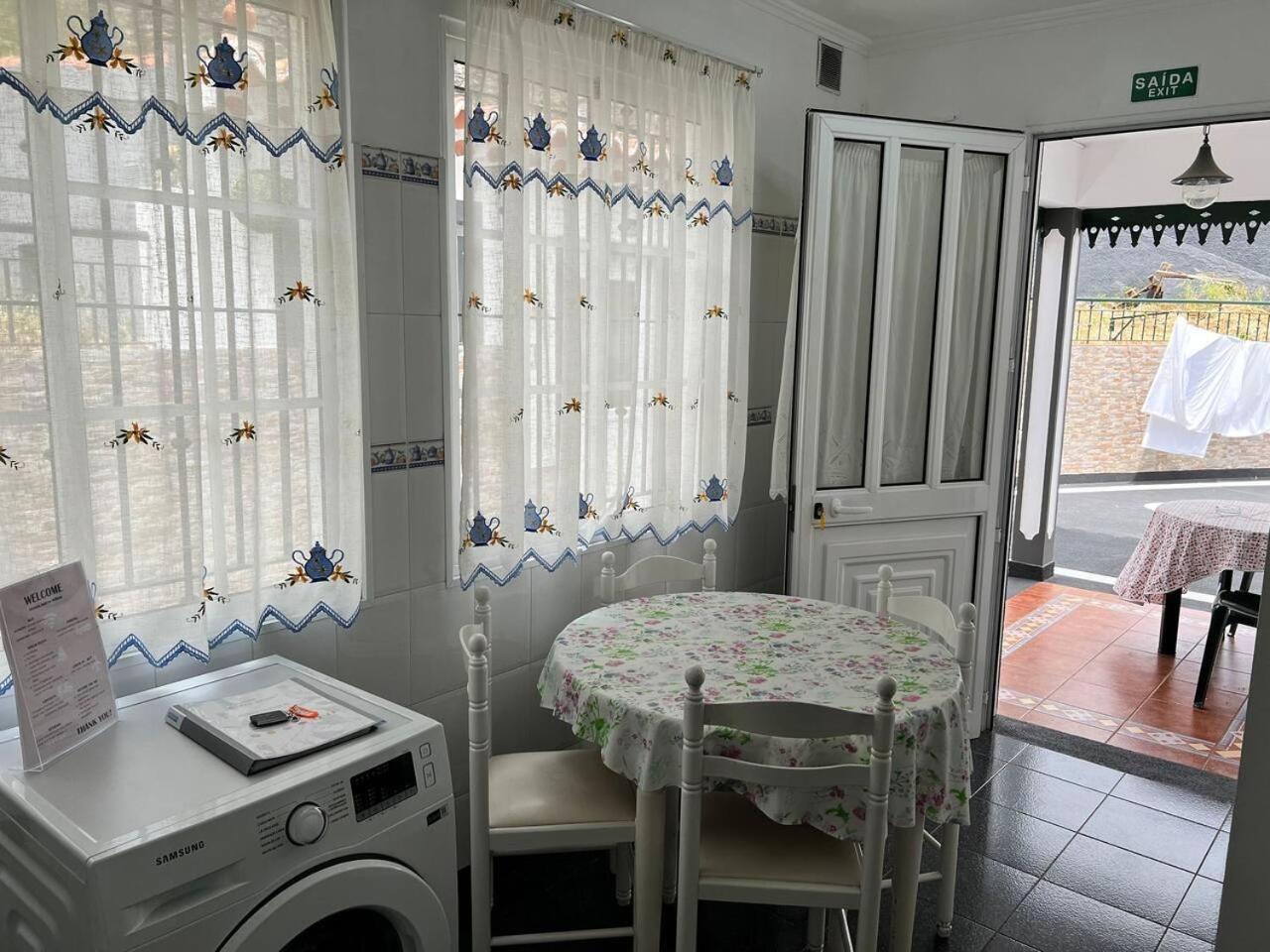 Comfortable 2-Bedroom Apartment For Relaxing Stays Funchal  Exteriör bild